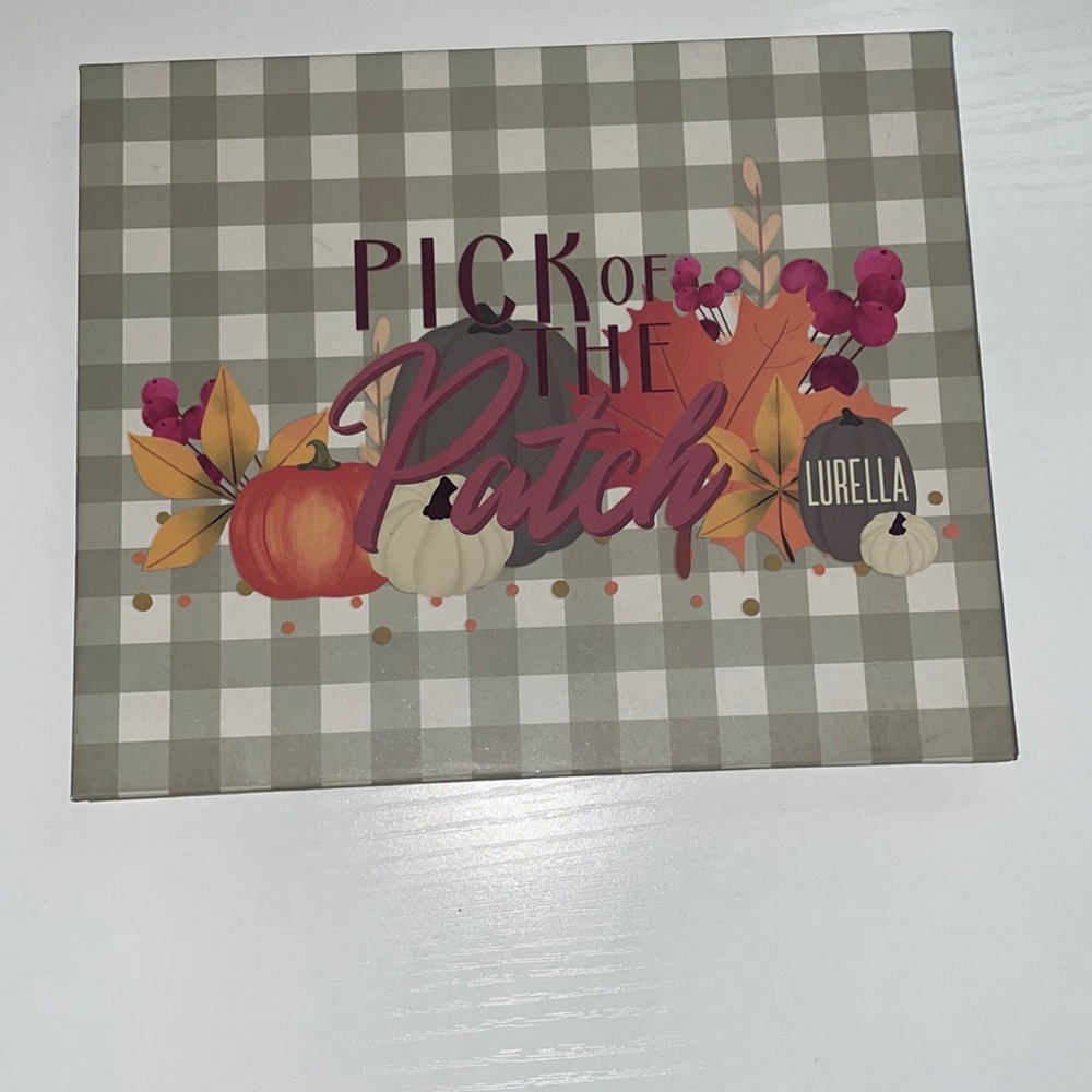 Brand Lurella , beautiful Smokey browns, burnt oranges and pressed glitters !
